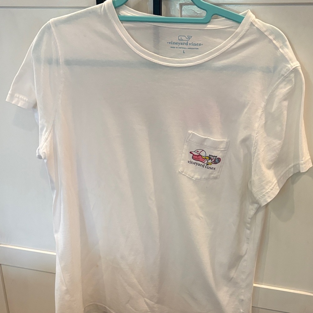 Vineyard Vines White Pocket Tee with Multicolor Whale